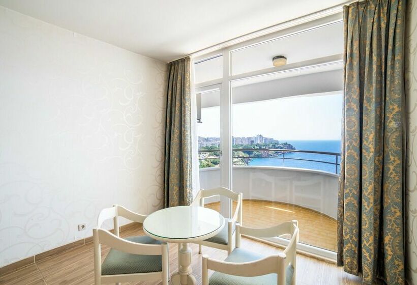 Quarto Familiar, Cender