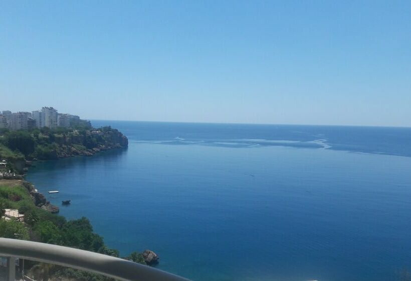 Quarto Familiar, Cender