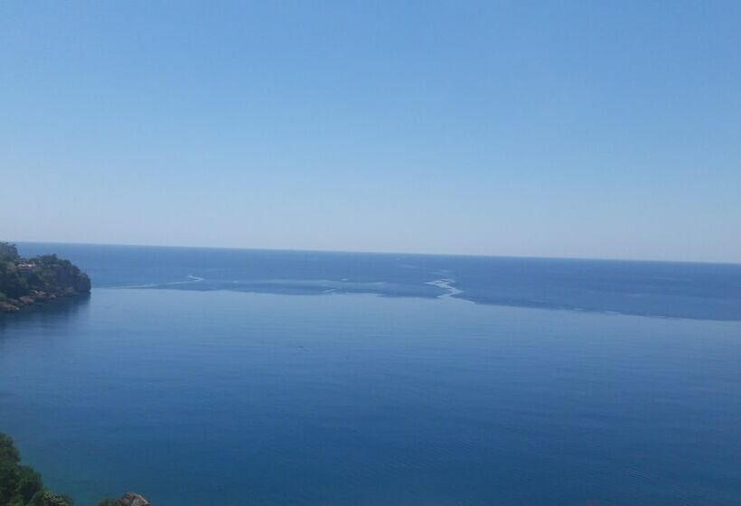 Quarto Familiar, Cender