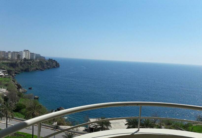 Quarto Triplo Standart, Cender