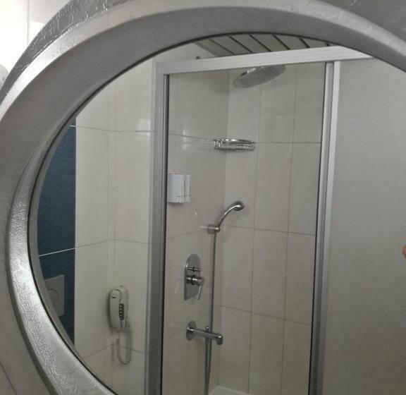 Quarto Triplo Standart, Cender