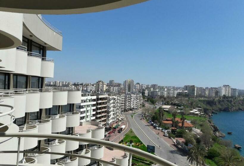 Quarto Familiar, Cender