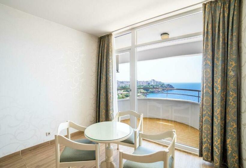 Quarto Familiar, Cender