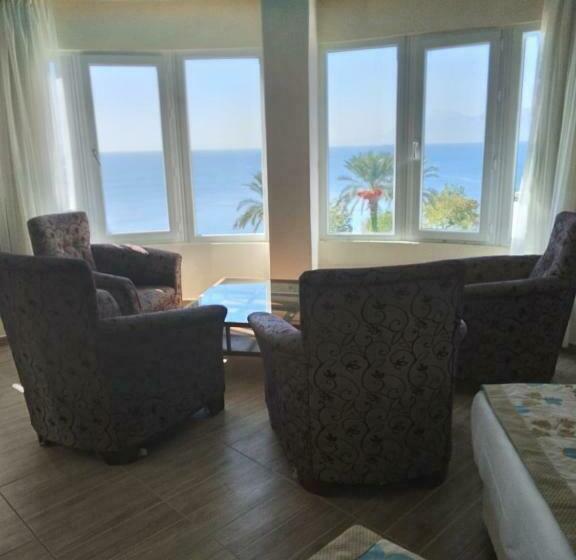 Suite Familiar, Cender