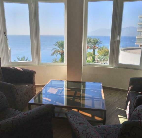 Suite Familiar, Cender