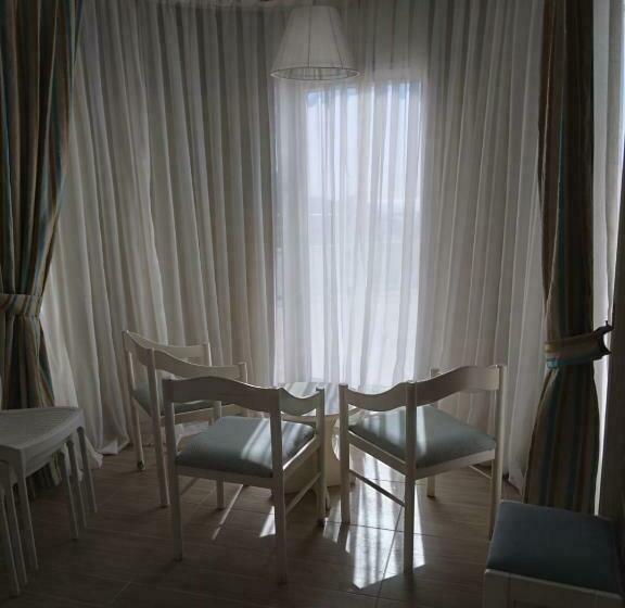 Suite Familiar, Cender