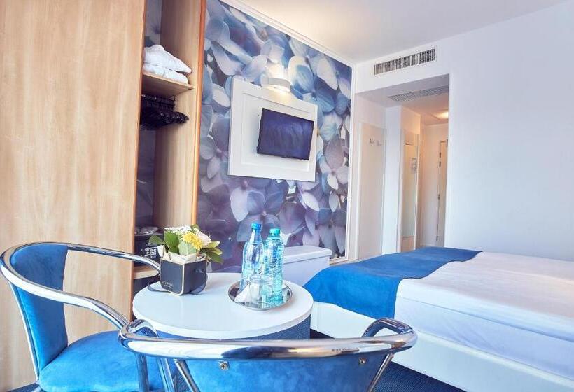 Номер Стандарт, Continental Forum Constanta