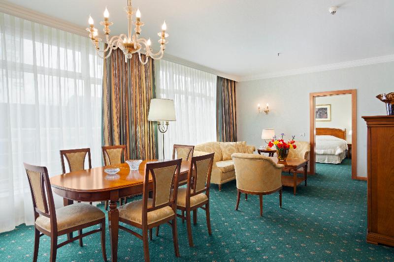 سوئیت با تخت بزرگ, Holiday Inn Skopje, An Ihg