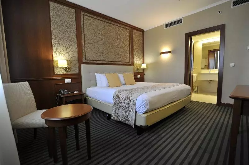 اتاق اجرایی, Holiday Inn Skopje, An Ihg