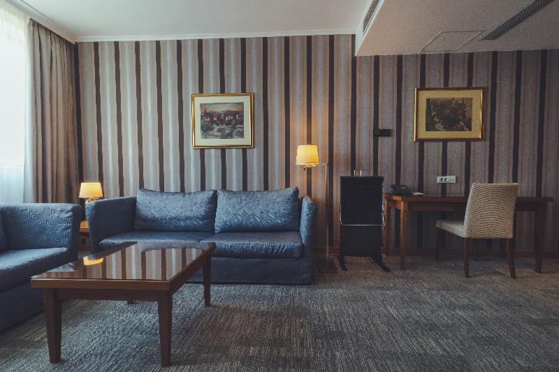 سوئیت با تخت بزرگ, Holiday Inn Skopje, An Ihg