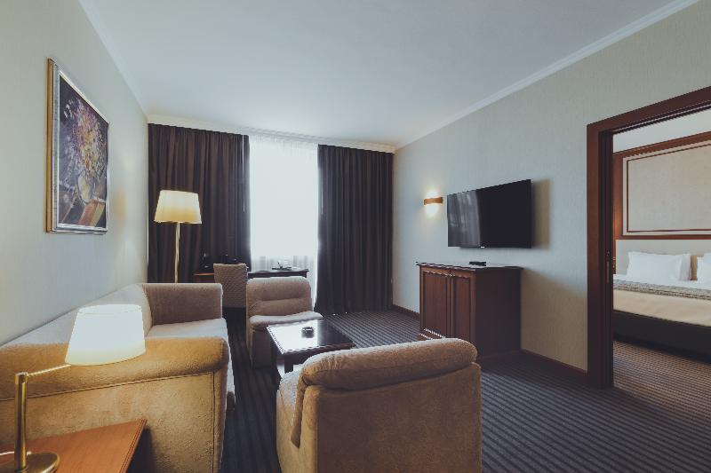 سوئیت با تخت بزرگ, Holiday Inn Skopje, An Ihg
