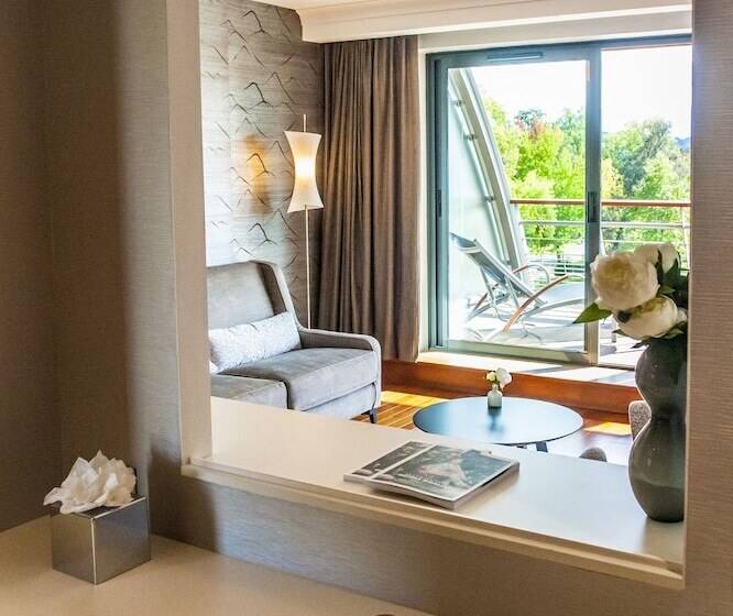Deluxe люкс с видом, Parc Beaumont & Spa Pau   Mgallery