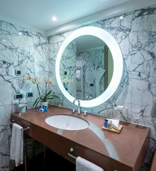 جناح, Port Palace