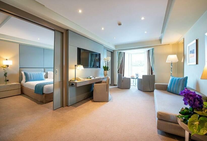 جناح, Port Palace