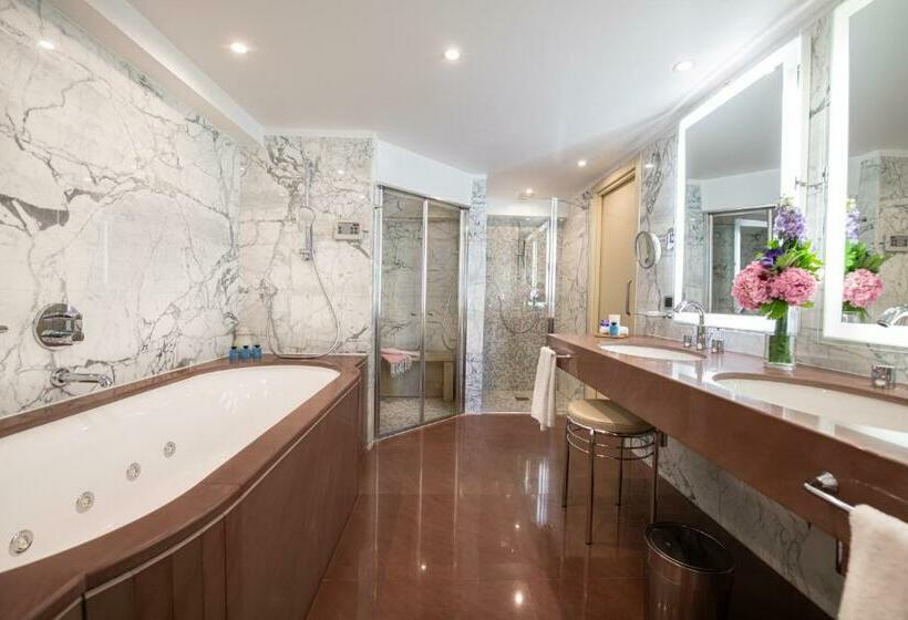 جناح, Port Palace