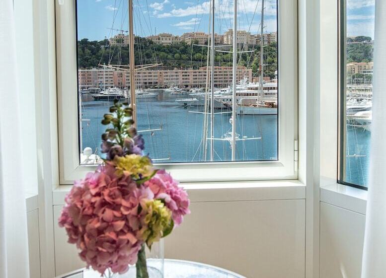 جناح, Port Palace