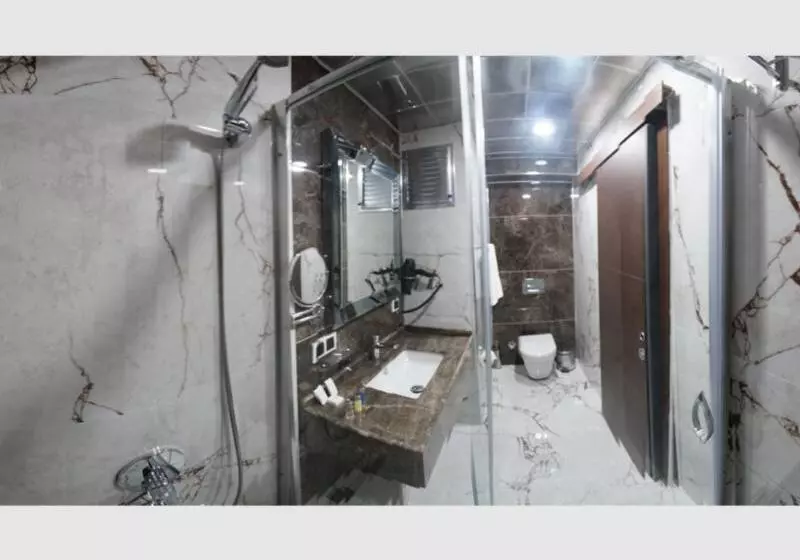 اتاق استاندارد با چشم‌انداز رودخانه, Radisson Blu Hotel, Athlone