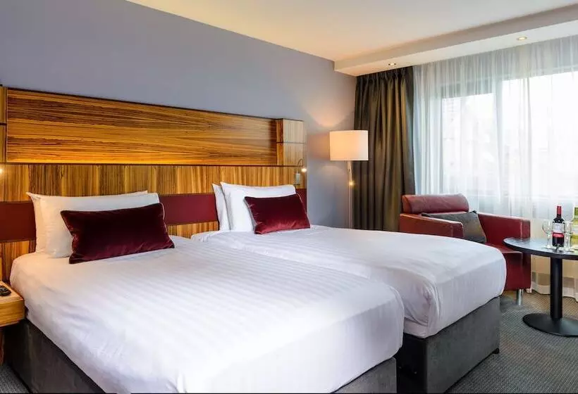 اتاق استاندارد با چشم‌انداز رودخانه, Radisson Blu Hotel, Athlone