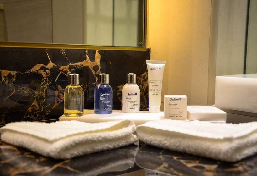 اتاق سوپریور, The Diplomat Radisson Blu Hotel Residence & Spa