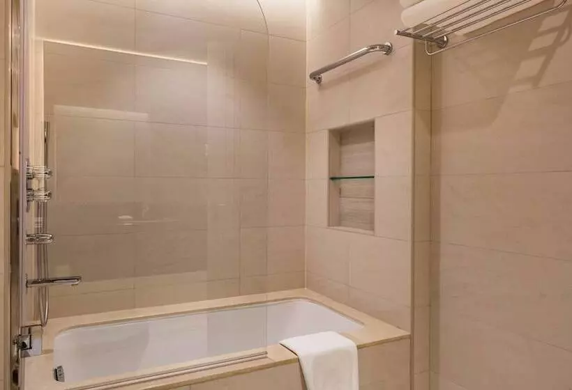 اتاق سوپریور, The Diplomat Radisson Blu Hotel Residence & Spa