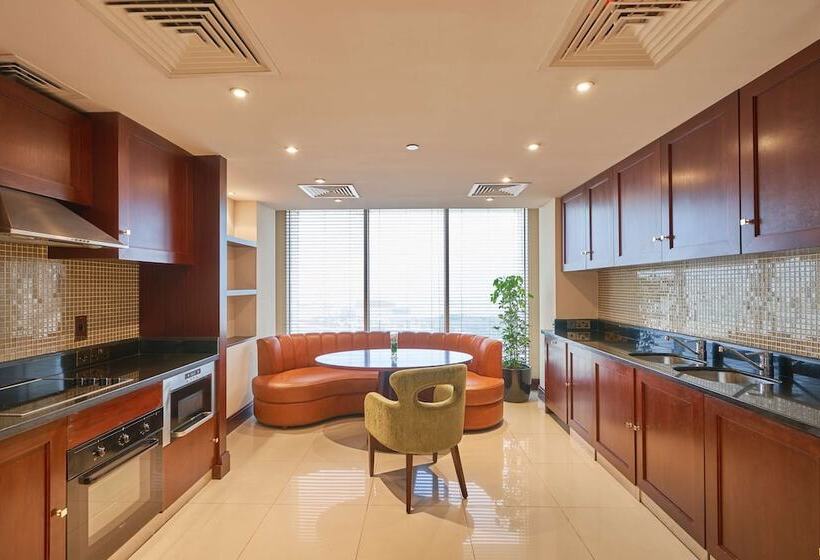 1 Bedroom Penthouse Apartment, The Diplomat Radisson Blu Hotel Residence & Spa