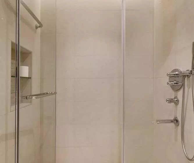 اتاق اجرایی, The Diplomat Radisson Blu Hotel Residence & Spa