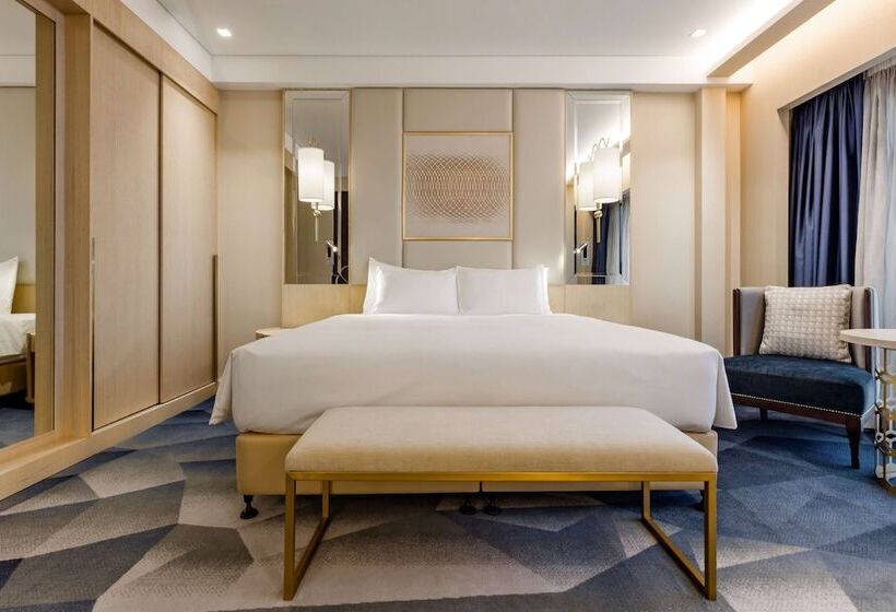 سوییت, The Diplomat Radisson Blu Hotel Residence & Spa
