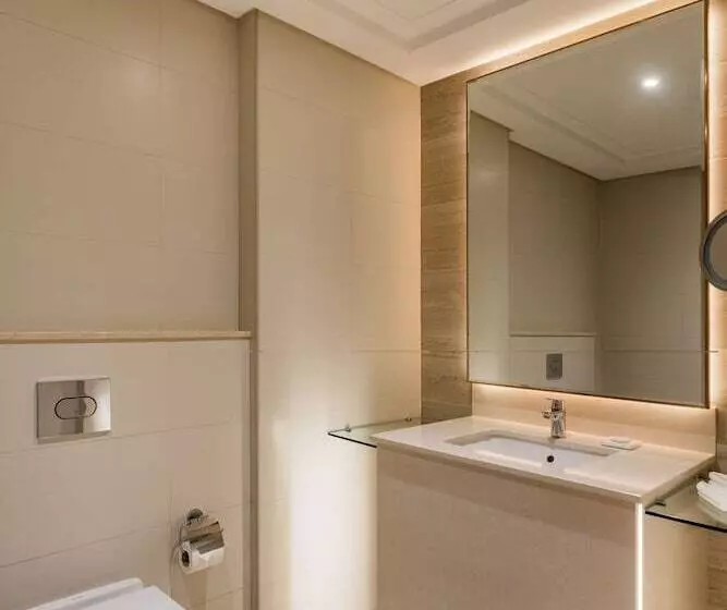 سوئیت رویال, The Diplomat Radisson Blu Hotel Residence & Spa