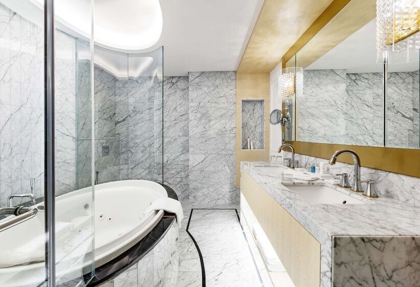 سوئیت رویال, The Diplomat Radisson Blu Hotel Residence & Spa