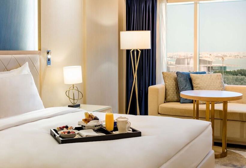 اتاق سوپریور با چشم‌انداز دریا, The Diplomat Radisson Blu Hotel Residence & Spa