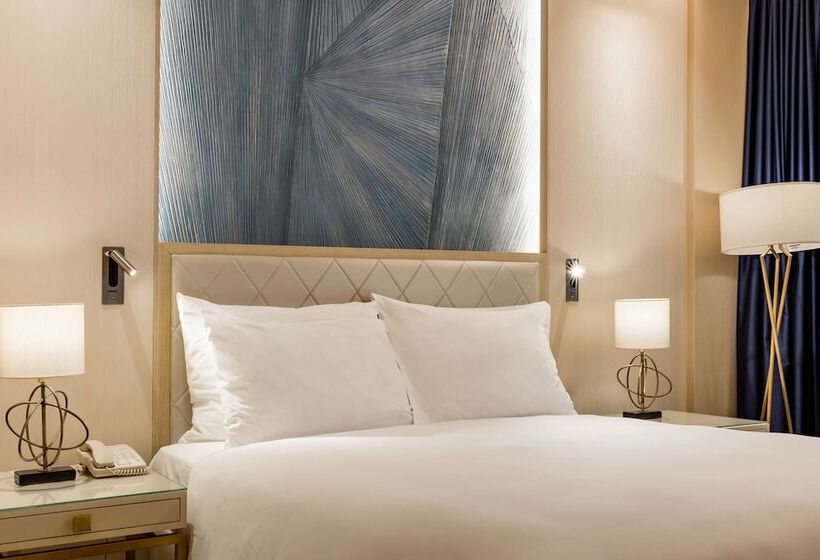 اتاق سوپریور با چشم‌انداز دریا, The Diplomat Radisson Blu Hotel Residence & Spa