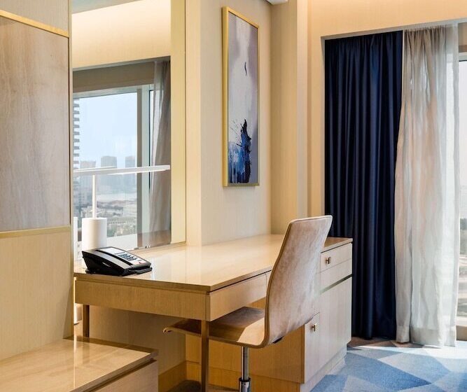 اتاق اجرایی, The Diplomat Radisson Blu Hotel Residence & Spa