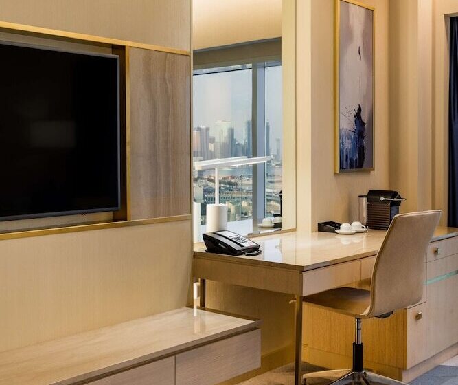 اتاق اجرایی, The Diplomat Radisson Blu Hotel Residence & Spa