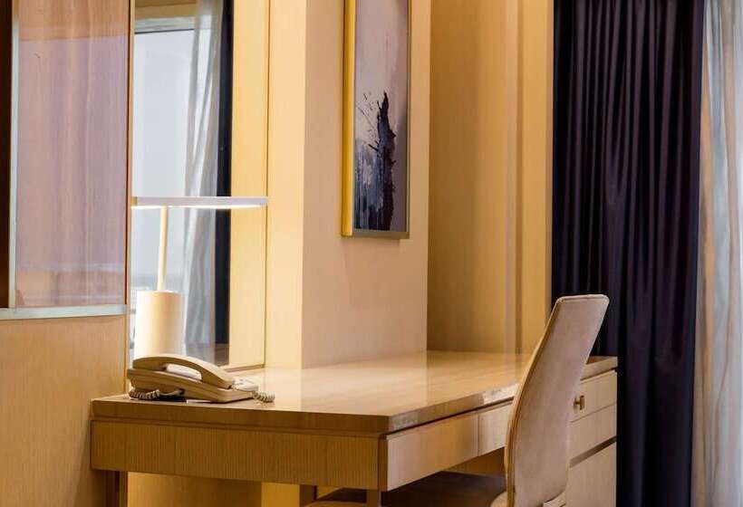 اتاق اجرایی, The Diplomat Radisson Blu Hotel Residence & Spa