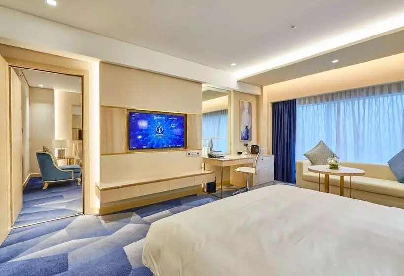 سوییت, The Diplomat Radisson Blu Hotel Residence & Spa