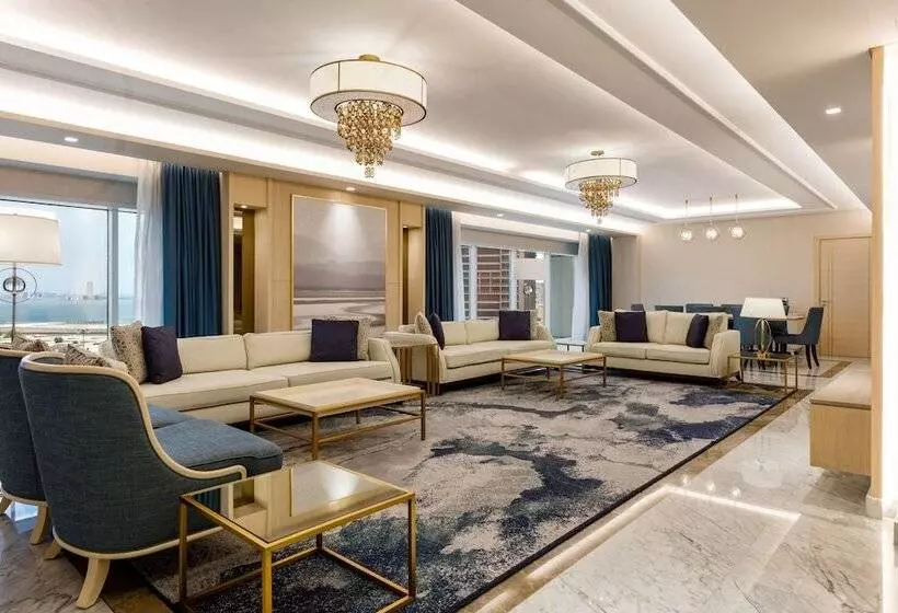 سوئیت رویال, The Diplomat Radisson Blu Hotel Residence & Spa