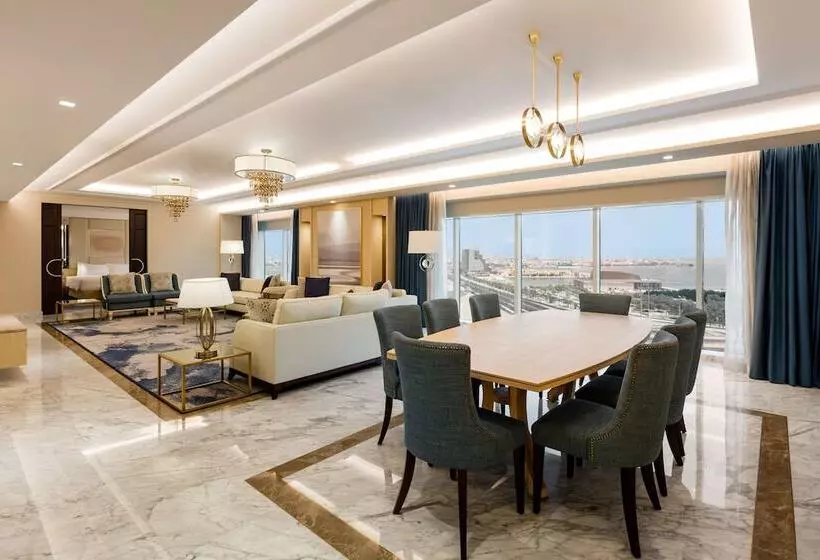 سوئیت رویال, The Diplomat Radisson Blu Hotel Residence & Spa