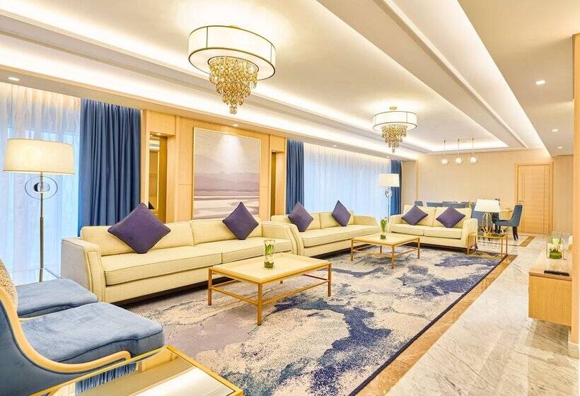 سوئیت رویال, The Diplomat Radisson Blu Hotel Residence & Spa