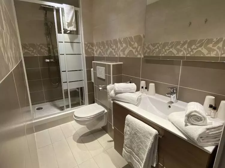 اتاق خانوادگی, Hôtel Les Nations The Originals Boutique Vichy