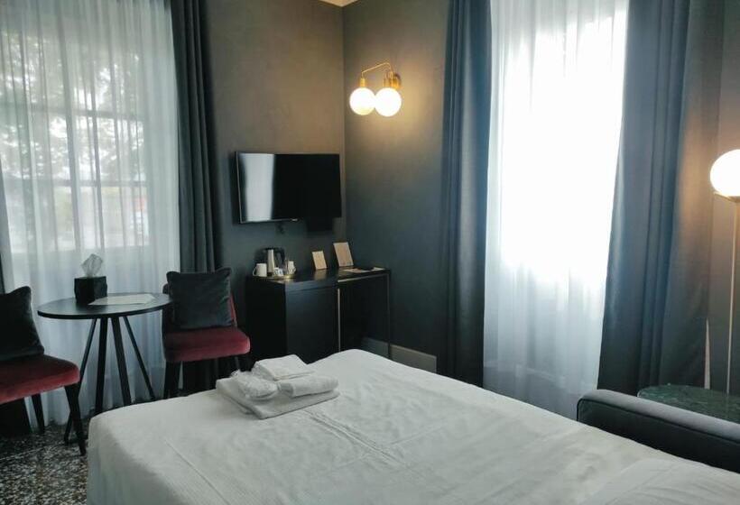 패밀리 주니어 스위트, Capriccio Art