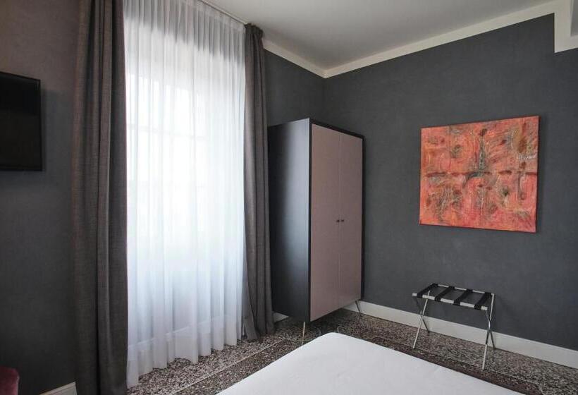 패밀리 주니어 스위트, Capriccio Art