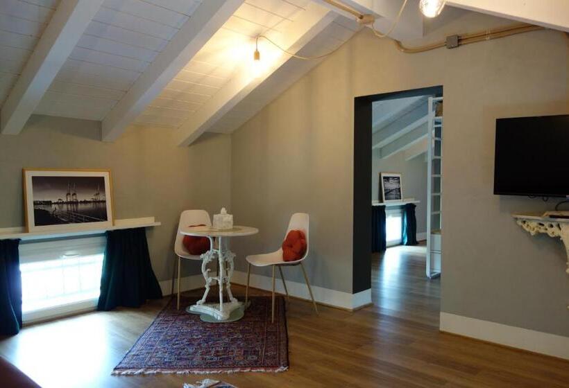 디럭스 룸, Capriccio Art