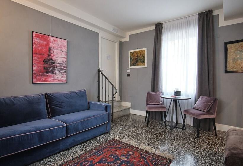 اتاق خانوادگی, Capriccio Art