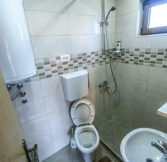 بانگلوی استاندارد, Bungalows And Rooms Ivan