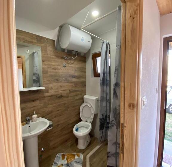 بانگلوی استاندارد, Bungalows And Rooms Ivan