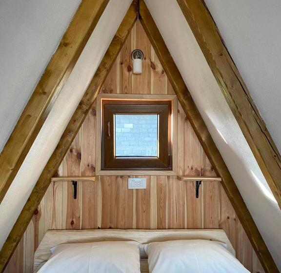 بانگلوی استاندارد, Bungalows And Rooms Ivan