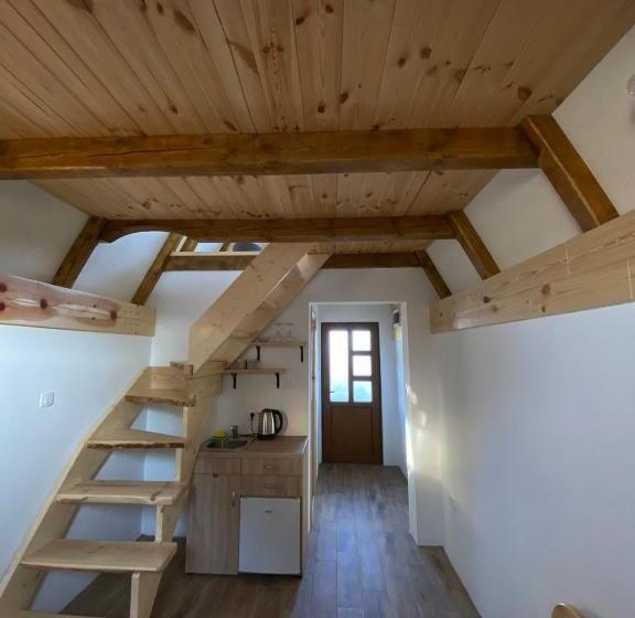 بانگلوی استاندارد, Bungalows And Rooms Ivan