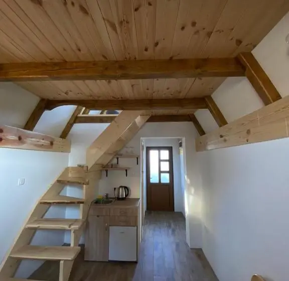 بانگلوی استاندارد, Bungalows And Rooms Ivan