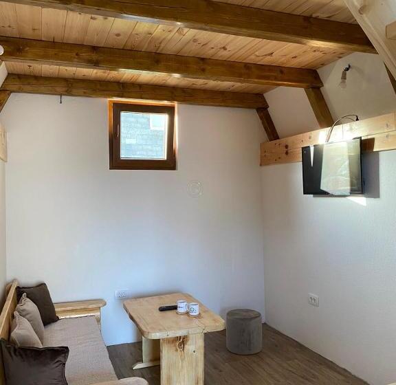 بانگلوی استاندارد, Bungalows And Rooms Ivan