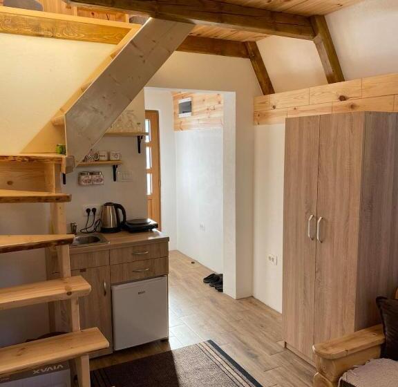 بانگلوی استاندارد, Bungalows And Rooms Ivan